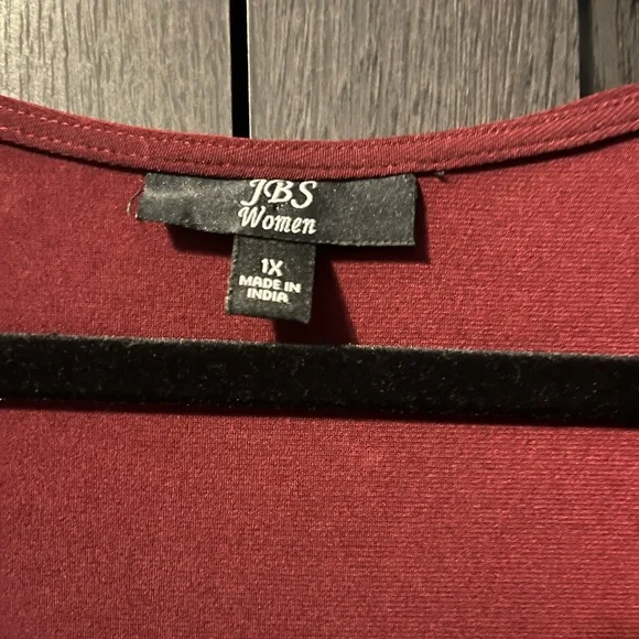 Elegant Burgundy Draped Dress - Picture 2 of 7